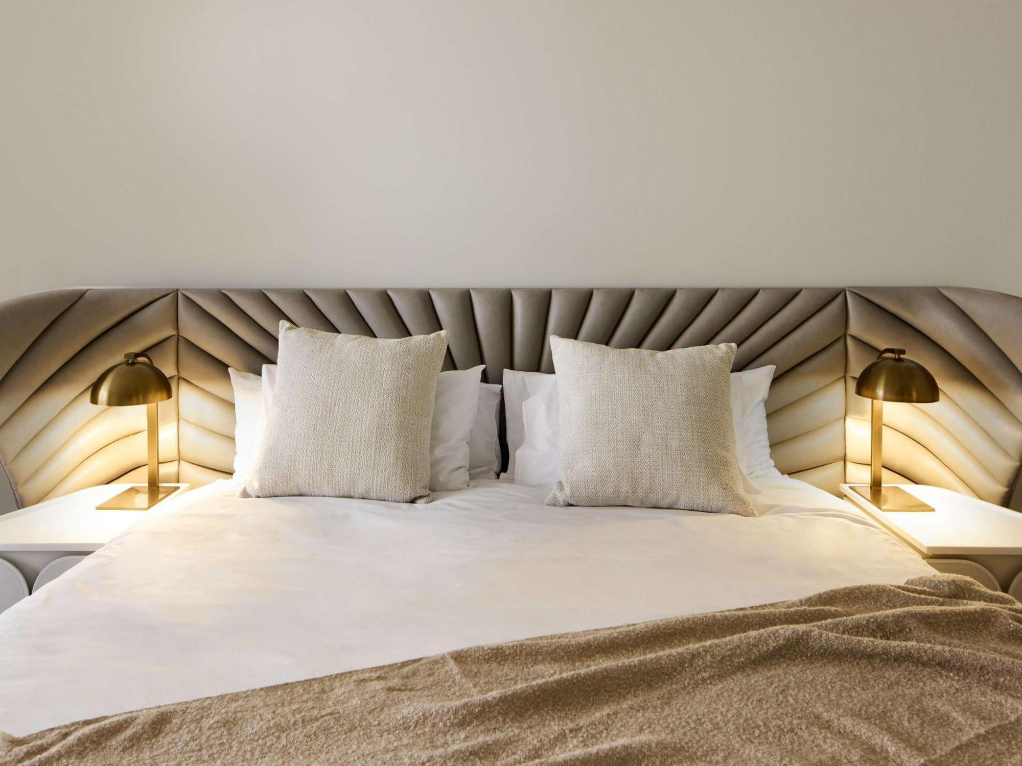 The Playford Adelaide - Mgallery Exterior foto A bed with a headboard